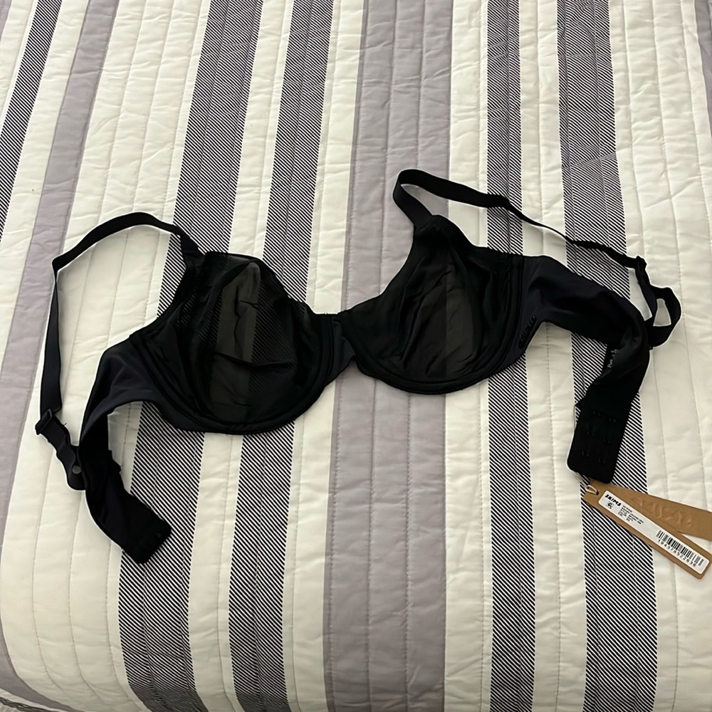 Skims no show unlined Demi, 36 C black, new with tags